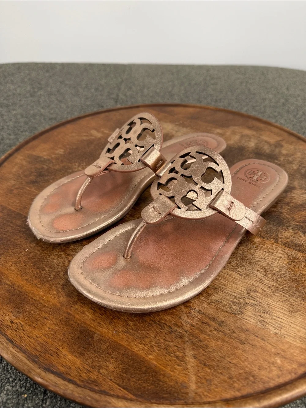 Tory Burch Sandals Wm 6.5 M Metallic Rose Gold Leather Logo Thong Flip flops